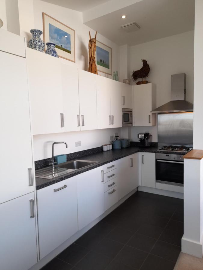 Crow'S Nest Penthouse Apartment With Free Spa Access Somerford Keynes ภายนอก รูปภาพ