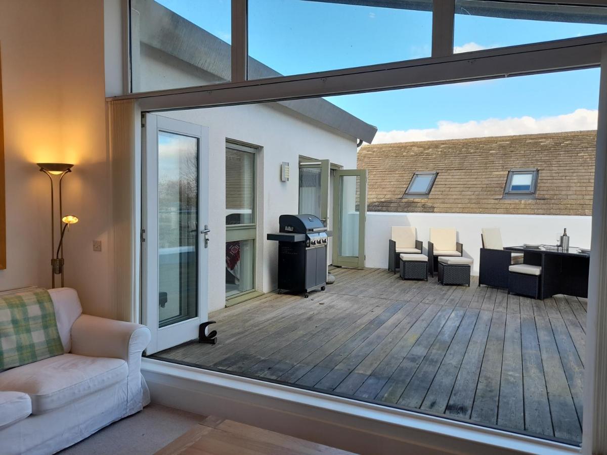 Crow'S Nest Penthouse Apartment With Free Spa Access Somerford Keynes ภายนอก รูปภาพ
