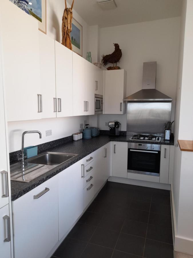 Crow'S Nest Penthouse Apartment With Free Spa Access Somerford Keynes ภายนอก รูปภาพ