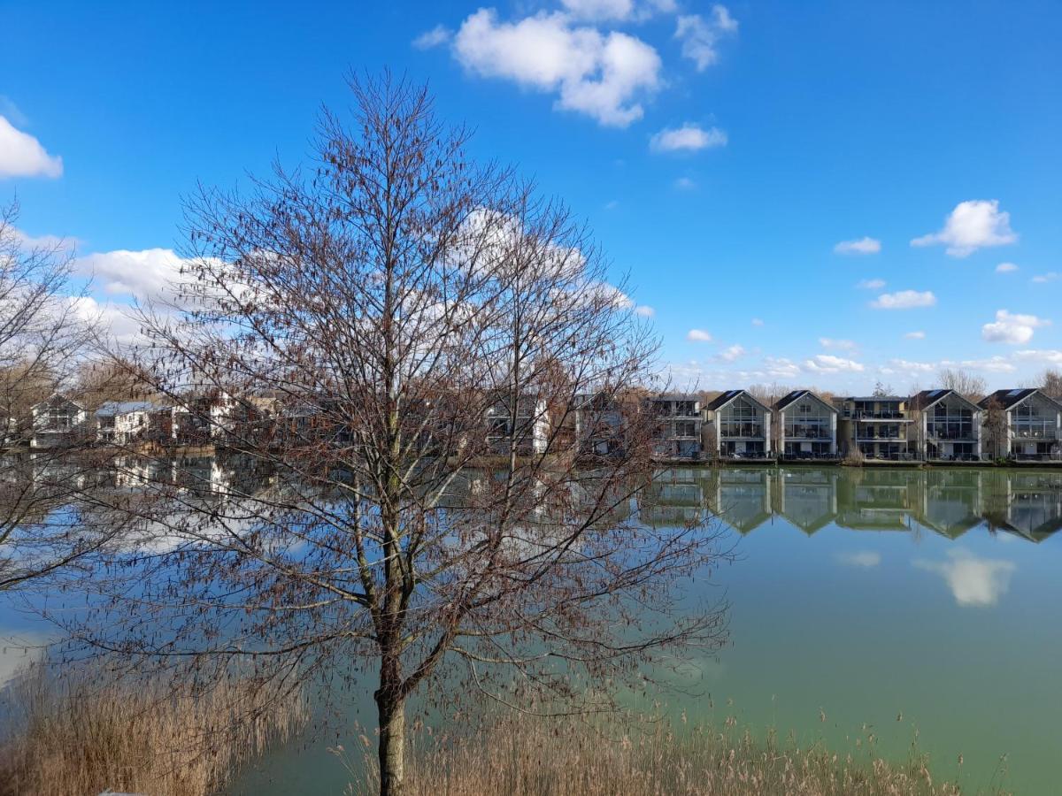 Crow'S Nest Penthouse Apartment With Free Spa Access Somerford Keynes ภายนอก รูปภาพ