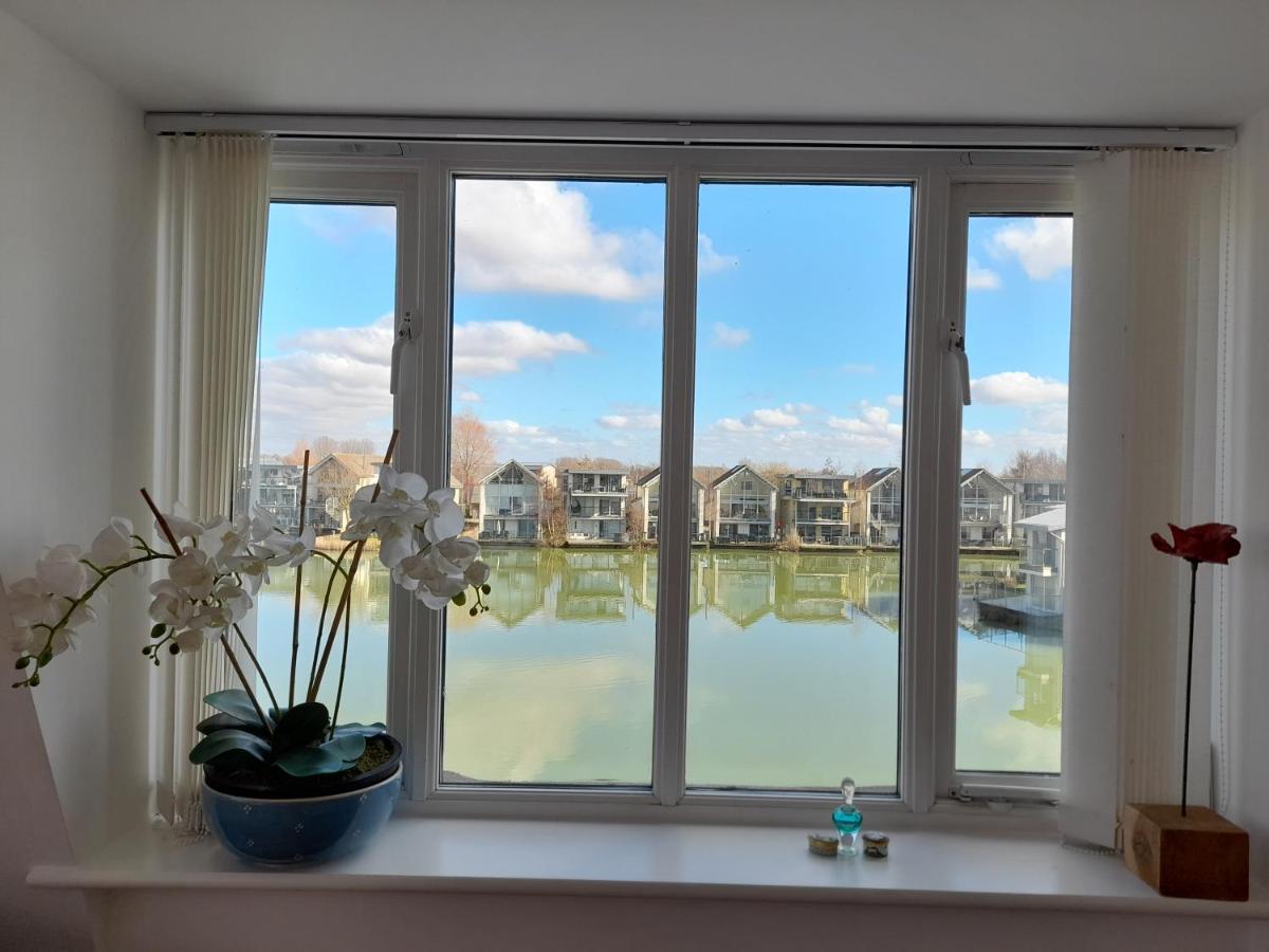 Crow'S Nest Penthouse Apartment With Free Spa Access Somerford Keynes ภายนอก รูปภาพ