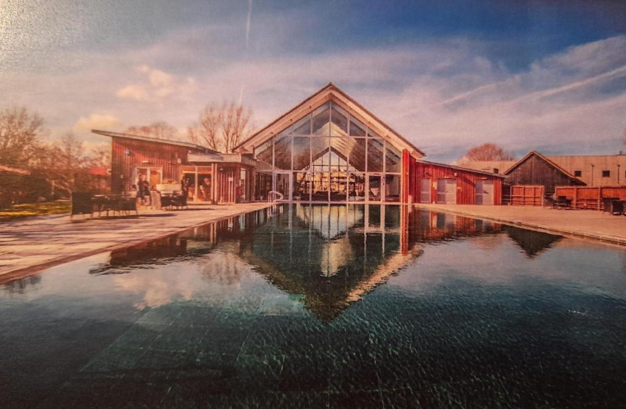 Crow'S Nest Penthouse Apartment With Free Spa Access Somerford Keynes ภายนอก รูปภาพ