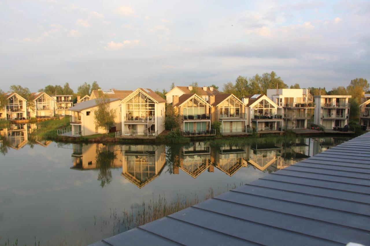 Crow'S Nest Penthouse Apartment With Free Spa Access Somerford Keynes ภายนอก รูปภาพ