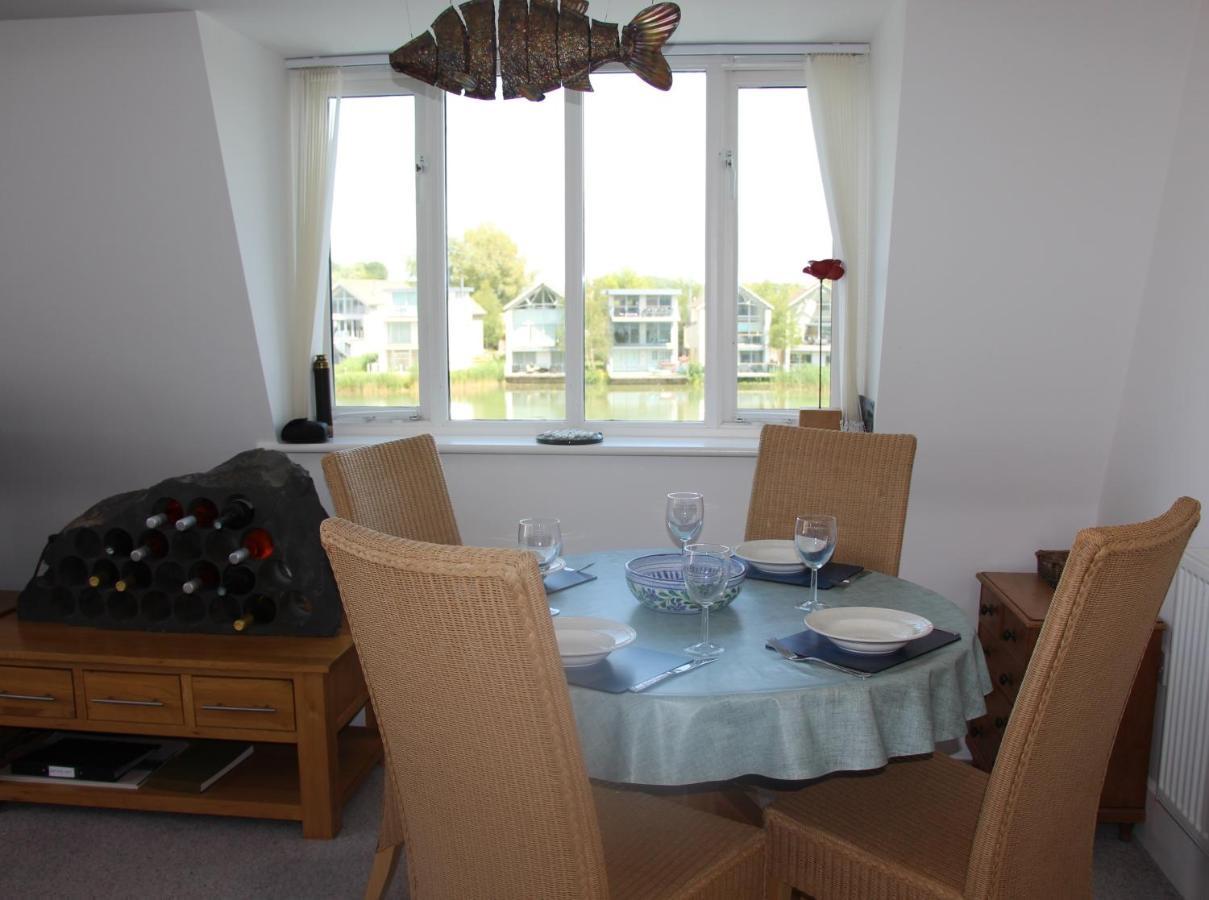 Crow'S Nest Penthouse Apartment With Free Spa Access Somerford Keynes ภายนอก รูปภาพ