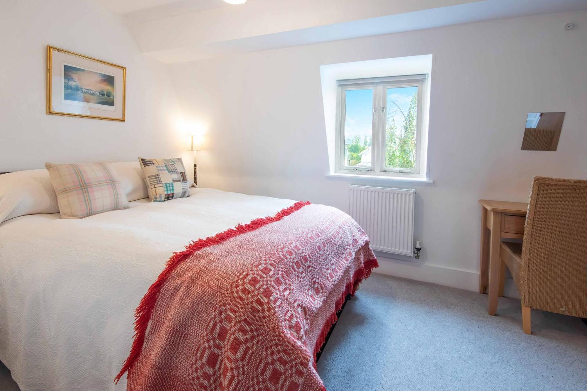 Crow'S Nest Penthouse Apartment With Free Spa Access Somerford Keynes ภายนอก รูปภาพ