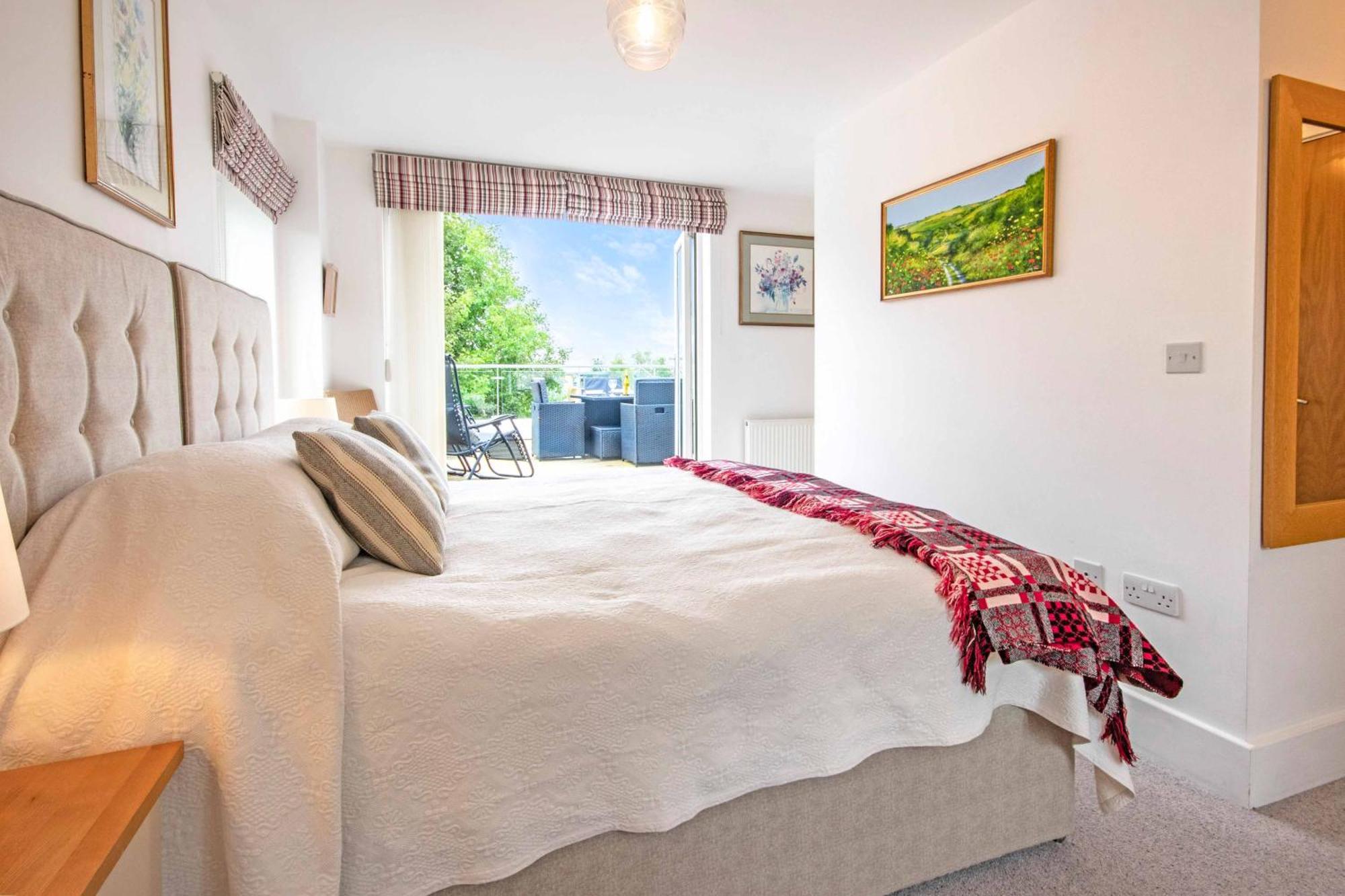 Crow'S Nest Penthouse Apartment With Free Spa Access Somerford Keynes ภายนอก รูปภาพ