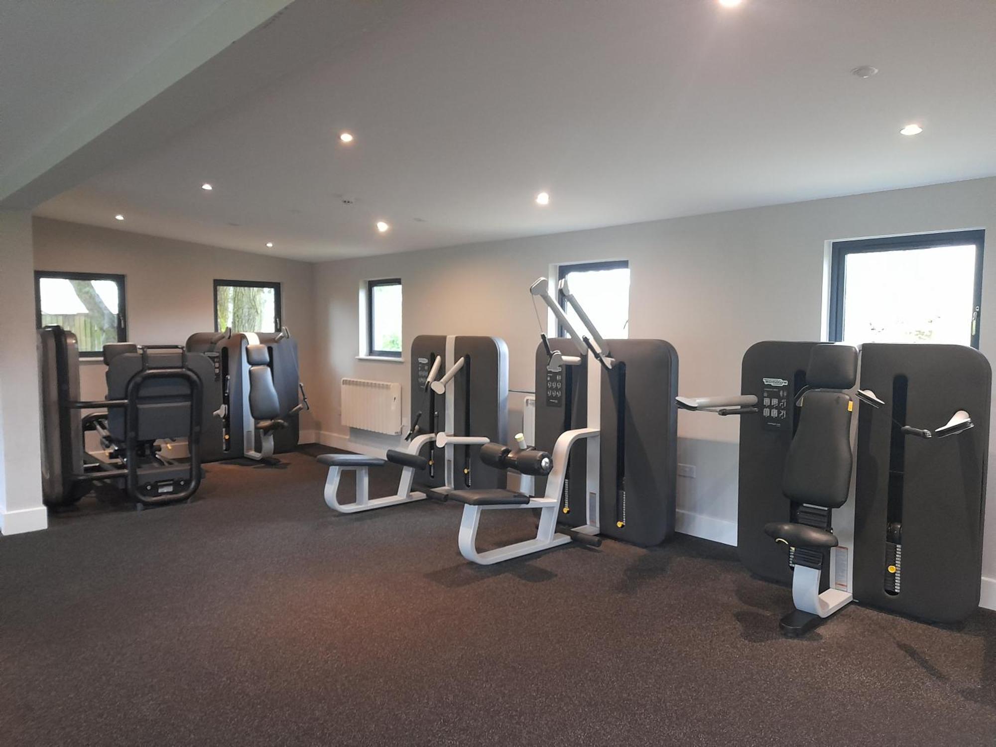 Crow'S Nest Penthouse Apartment With Free Spa Access Somerford Keynes ภายนอก รูปภาพ